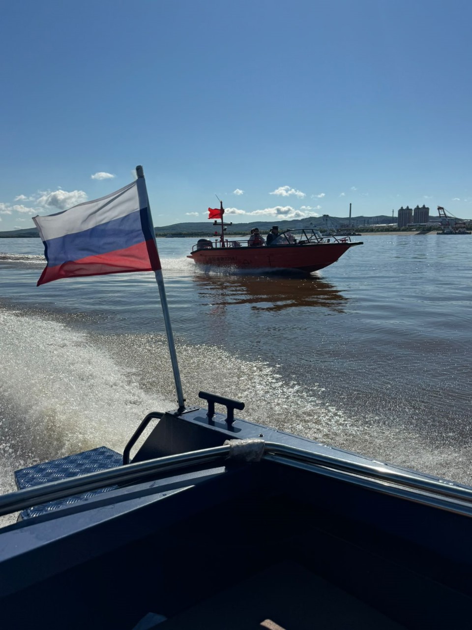 Рыбоохрана России и КНР провели совместный контроль за помыслом и соблюдением рыбаками правил рыболовства в пограничных водах рек Амур и Уссури.